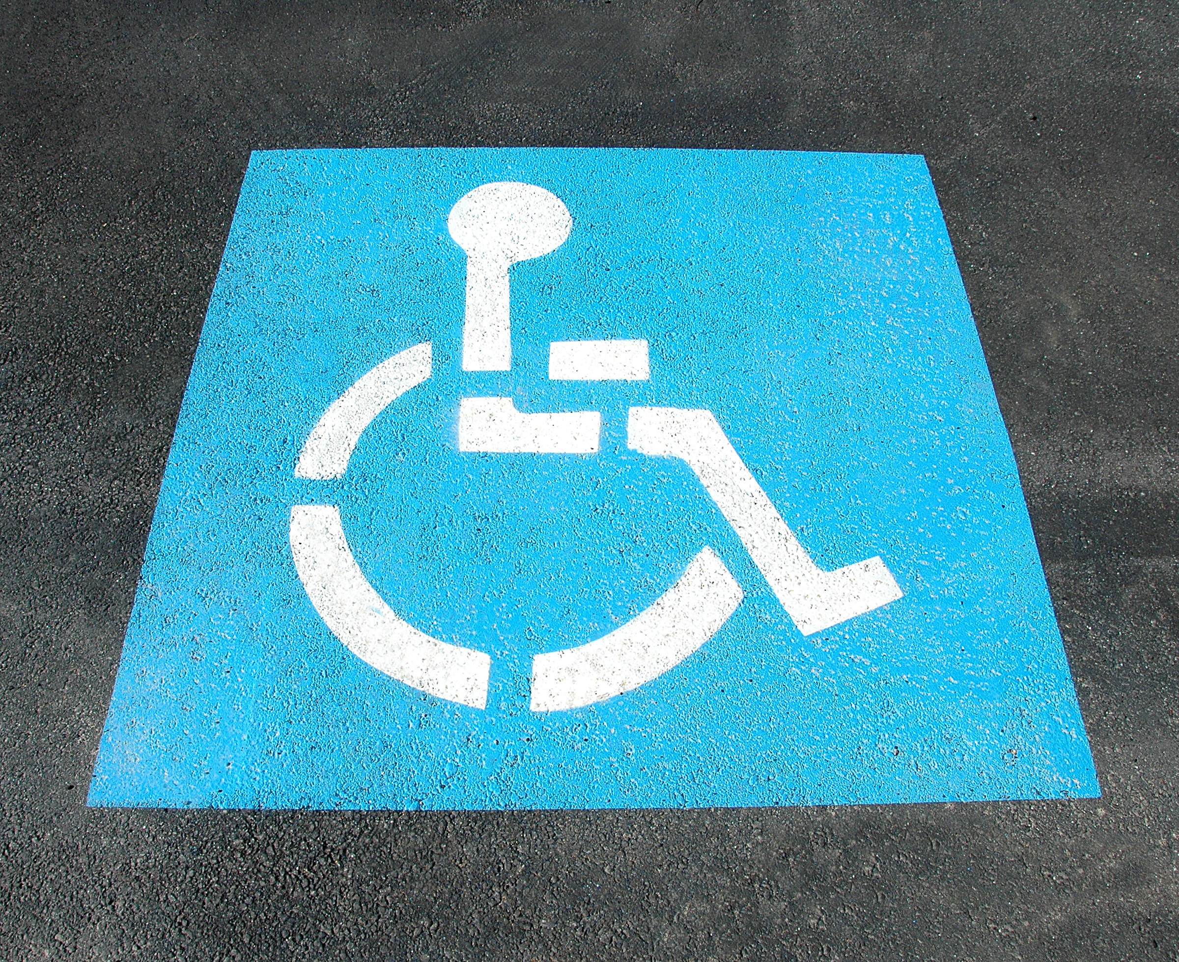 handicap-parking-2328893 Attestation PMR pour l’accessibilité des habitations en location ou à la revente